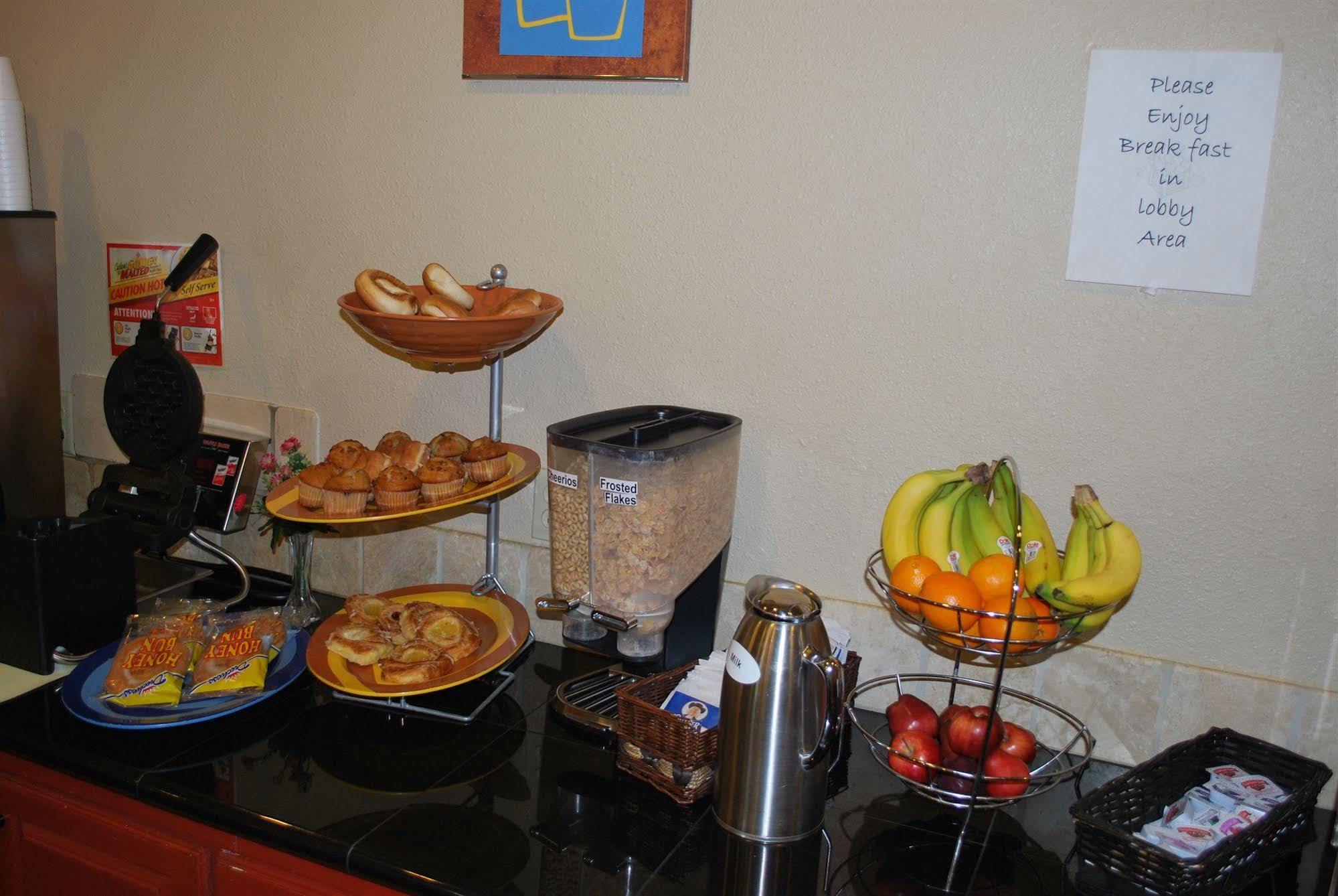 Americas Best Value Inn Lubbock East Zewnętrze zdjęcie